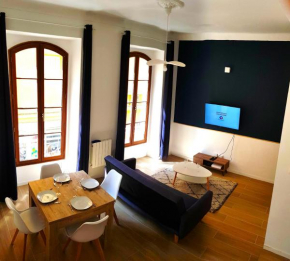BIG FLAT - LE CALA - Hypercentre - 4 chambres, 13 personnes, proche plage gare et parking, WIFI, Air Conditioning l GROUPE l BUSINESS l FAMILLE